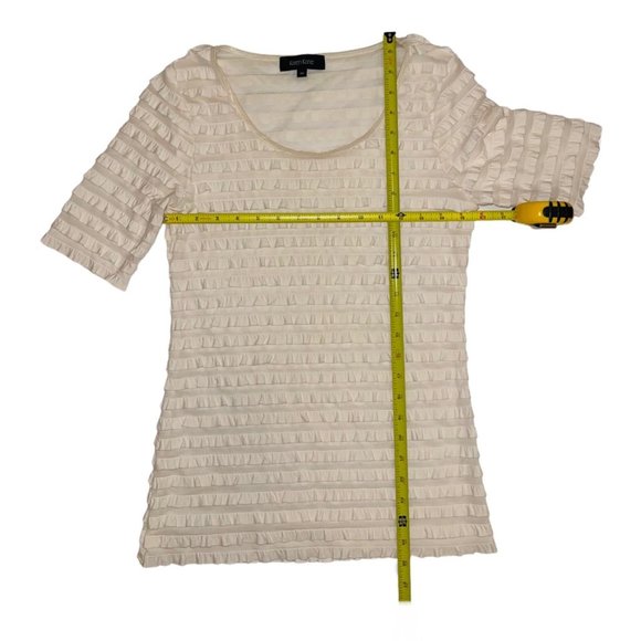 Karen Kane Ivory Ruffle Short Sleeve Blouse Size M - Picture 3 of 4